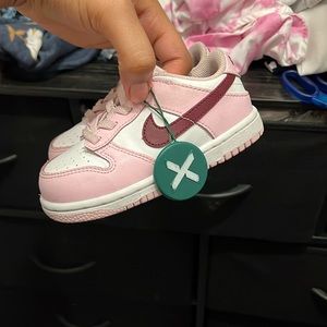 Valentine’s Day dunks 8C pink/red